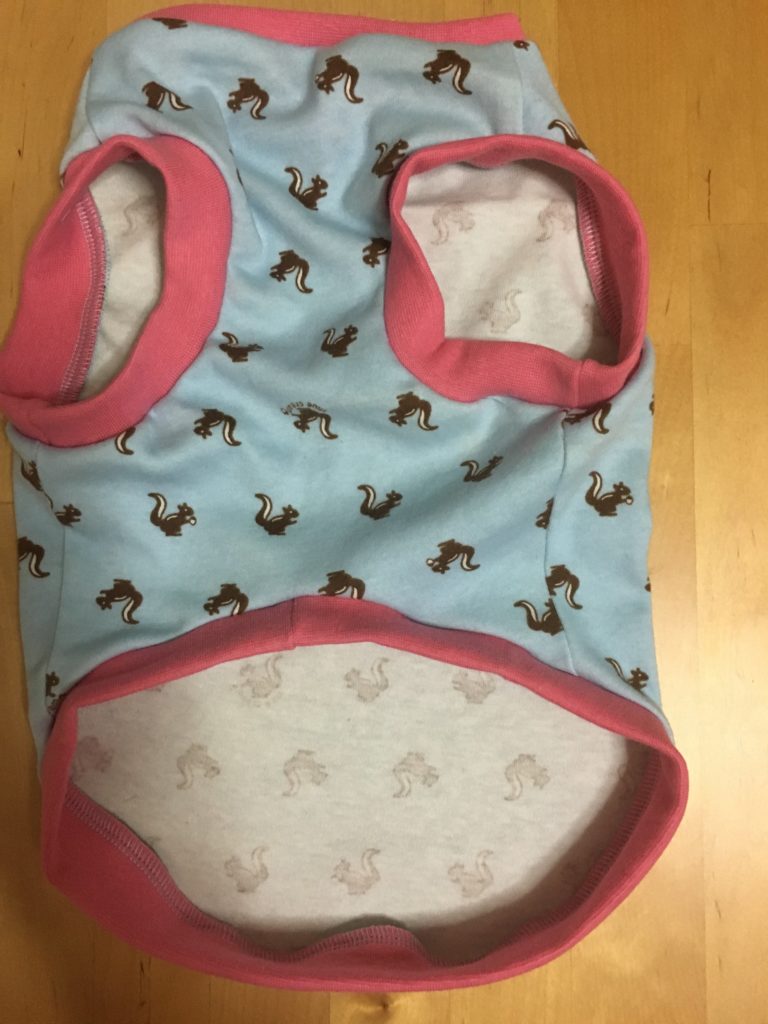 犬用タンクトップ完成　裏返してみた