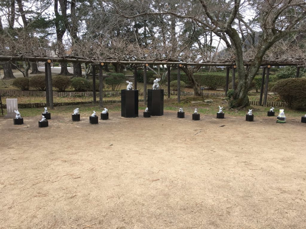 出雲大社のウサギたち