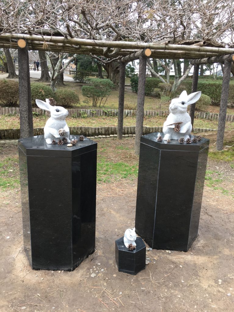 出雲大社のウサギたち