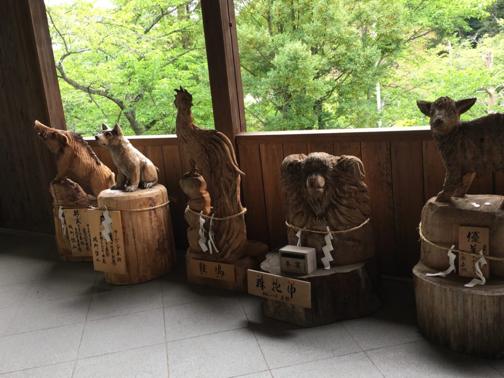 伊太祁曽神社　チェーンソーカービング