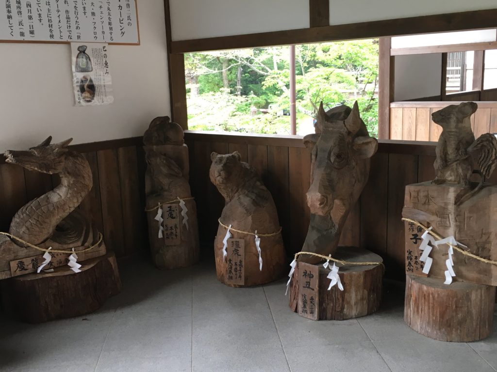 伊太祁曽神社　チェーンソーカービング