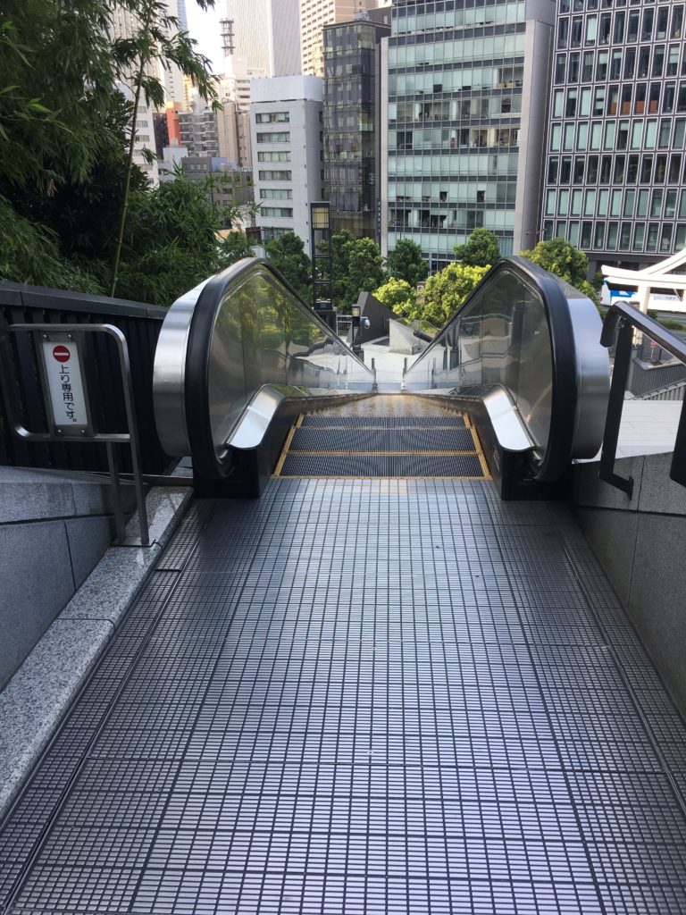 日枝神社 エスカレーター
