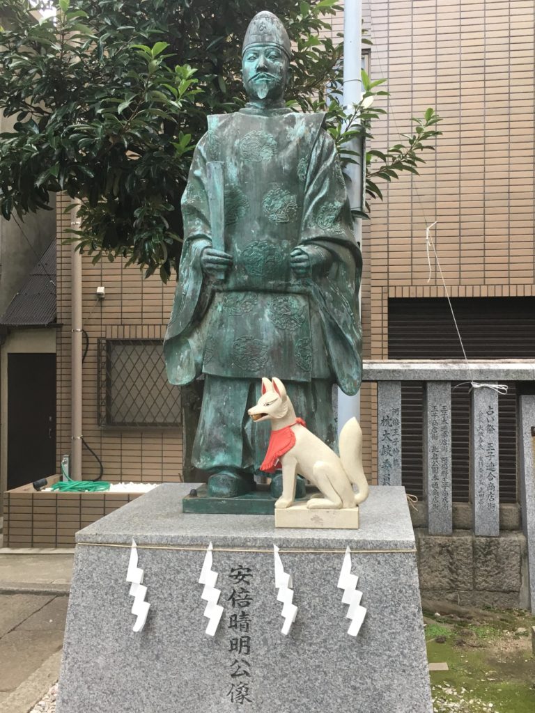 安倍晴明神社　晴明公の像