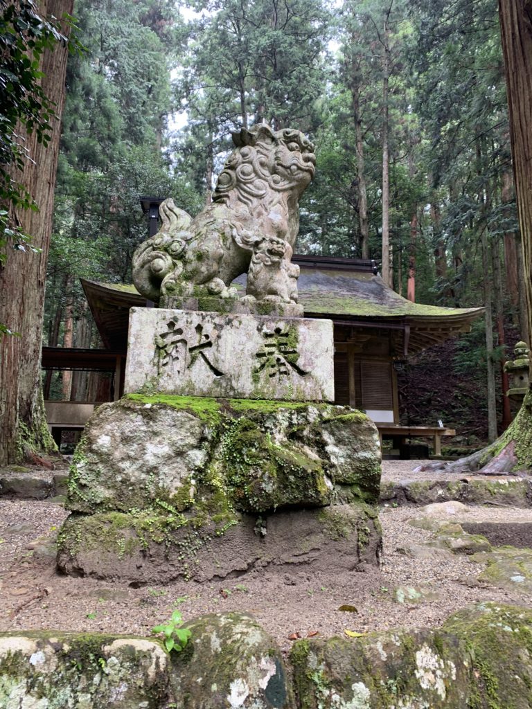 室生龍穴神社の狛犬さん