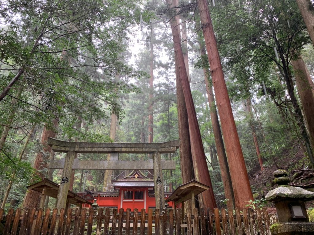 室生龍穴神社の本殿