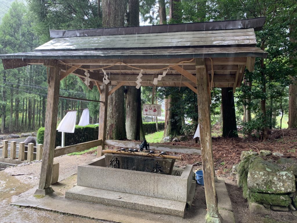 室生龍穴神社の手水舎
