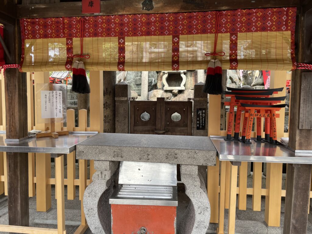 稲荷山山頂・一ノ峰(上社神蹟)