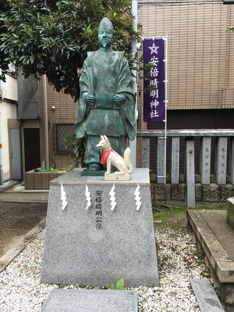 安倍晴明神社 安倍晴明公の像(2016年9月18日)