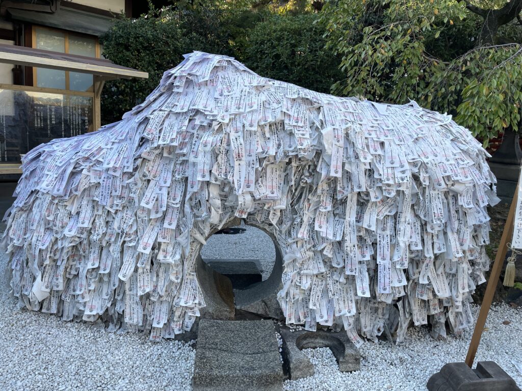 安井金比羅宮　縁切り縁結び碑